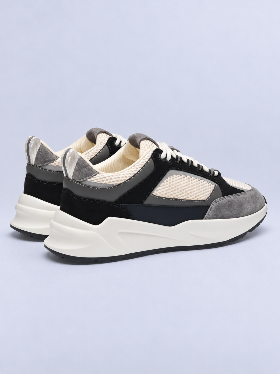 VELVRA TRAINER - BLACK / WHITE