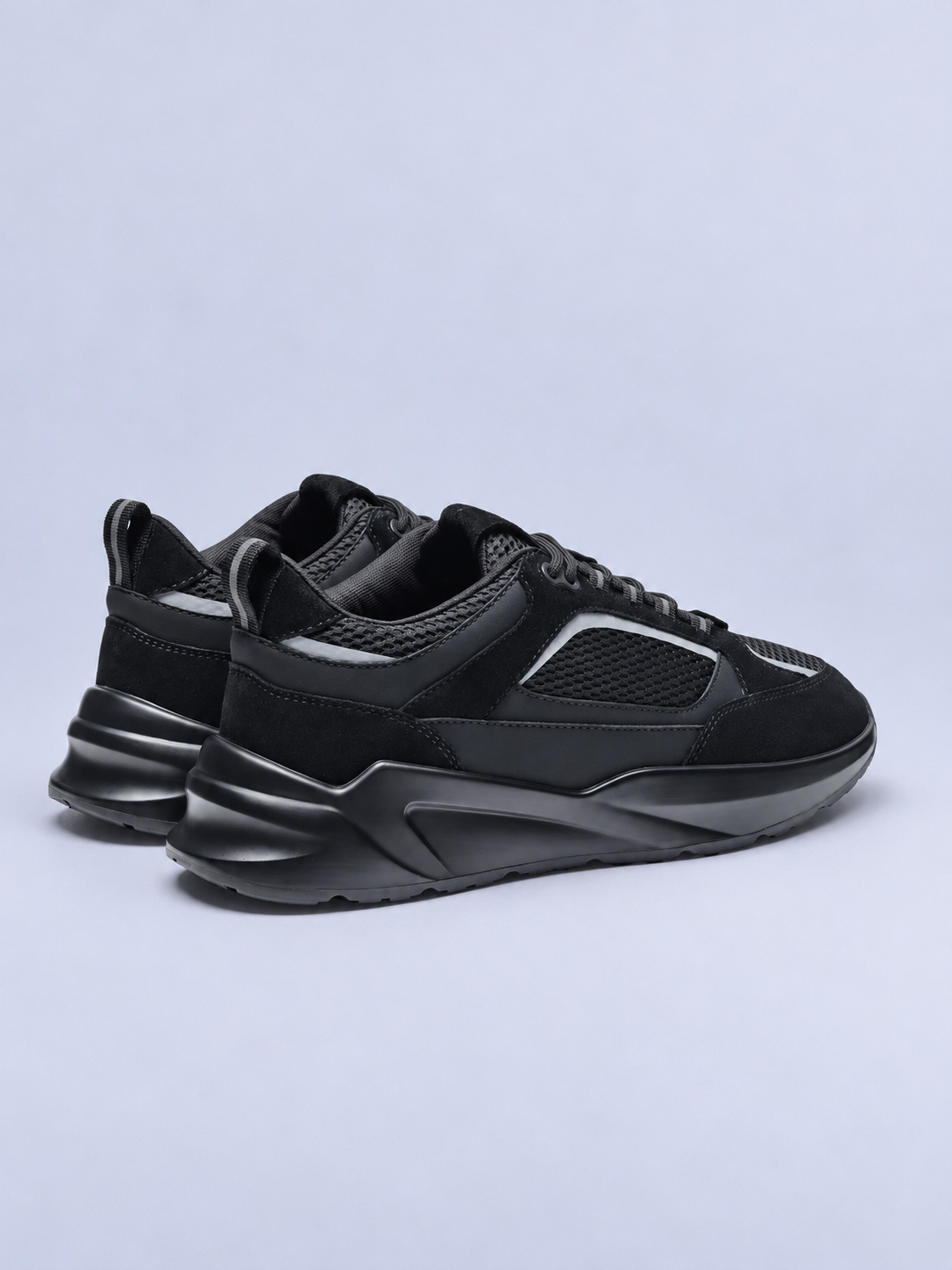 VELVRA TRAINER - BLACK