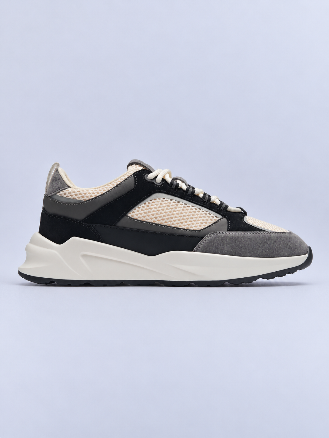 VELVRA TRAINER - BLACK / WHITE